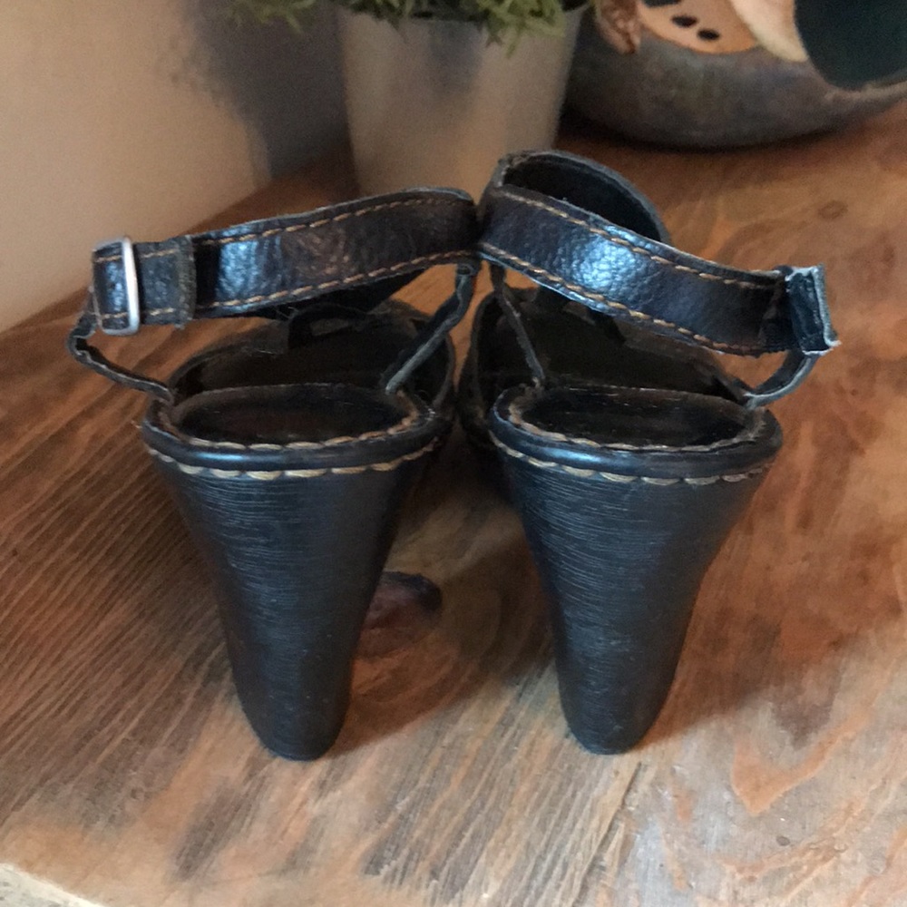 Sandals - Picture 2 of 4